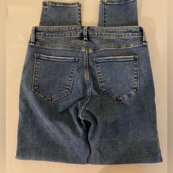 Abercrombie & Fitch The Super Skinny Ankle Mid-Rise Jeans 
Size 29/ 8 - Picture 7 of 12